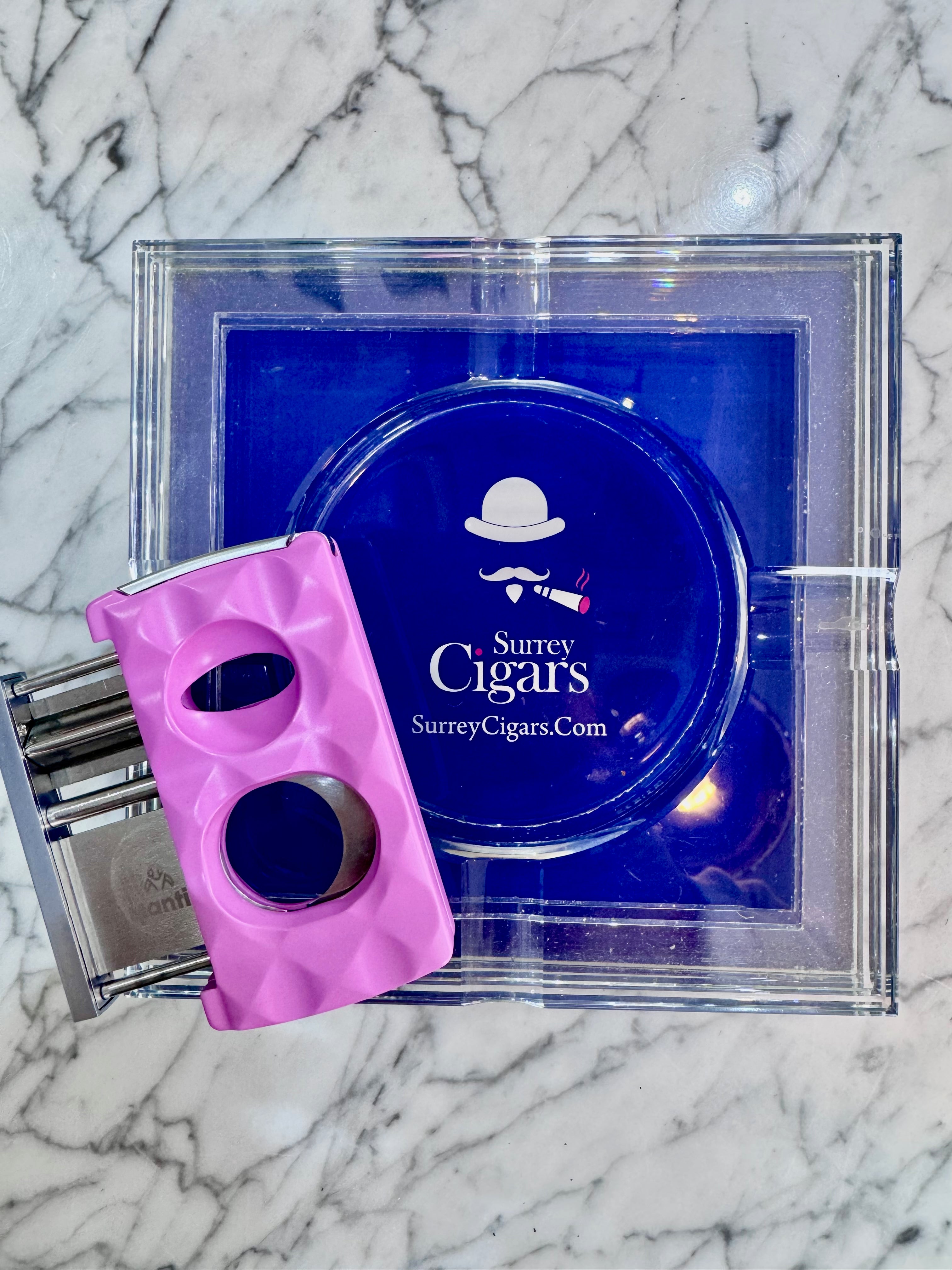 Mantis - Universal - 3 X Cigar Cutter - Straight Cut + V-Cut + Punch Cutter in Pink