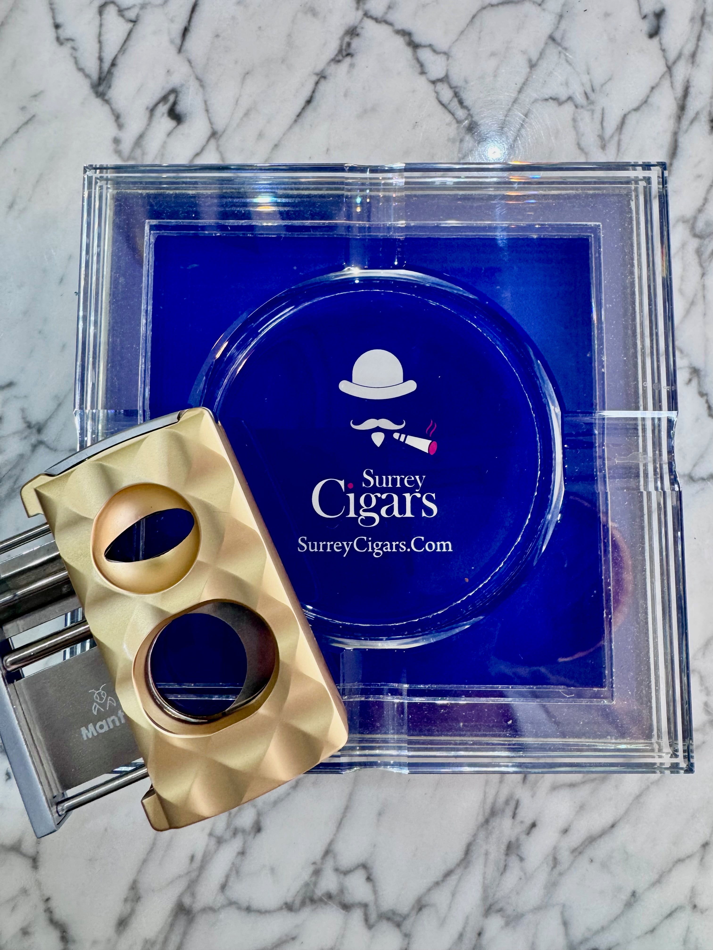 Mantis - Universal - 3 X Cigar Cutter - Straight Cut + V-Cut + Punch Cutter in Gold