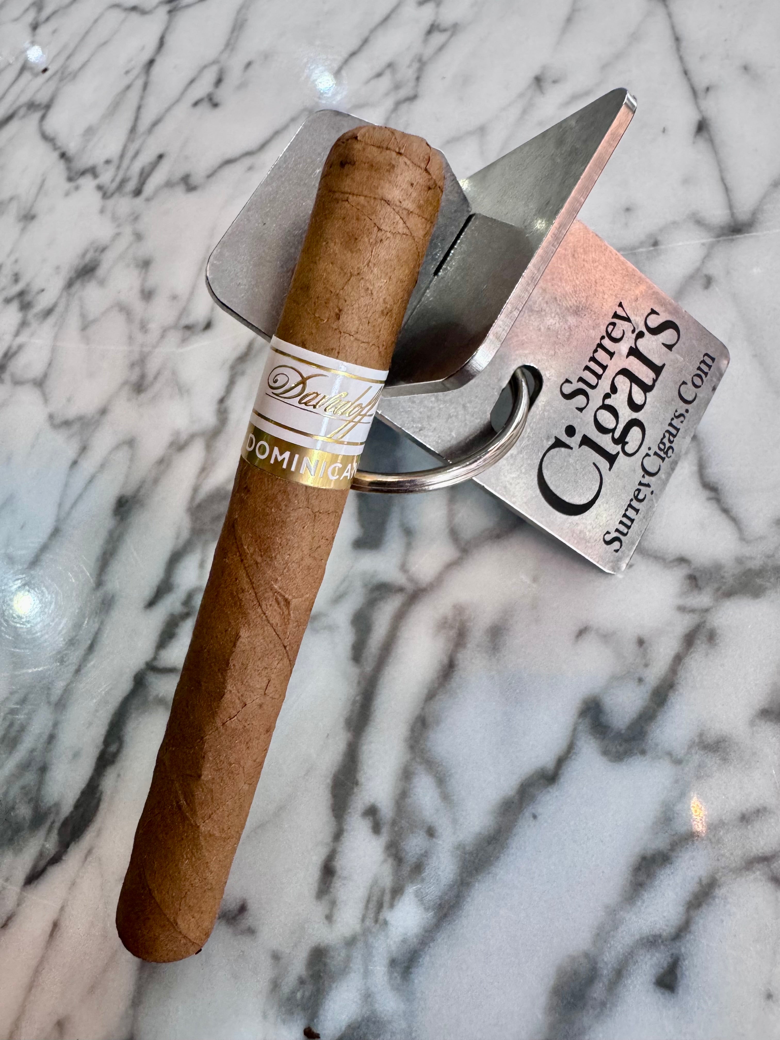 Davidoff Primeros Dominican Petit Panetela. Tin of 6 Cigars