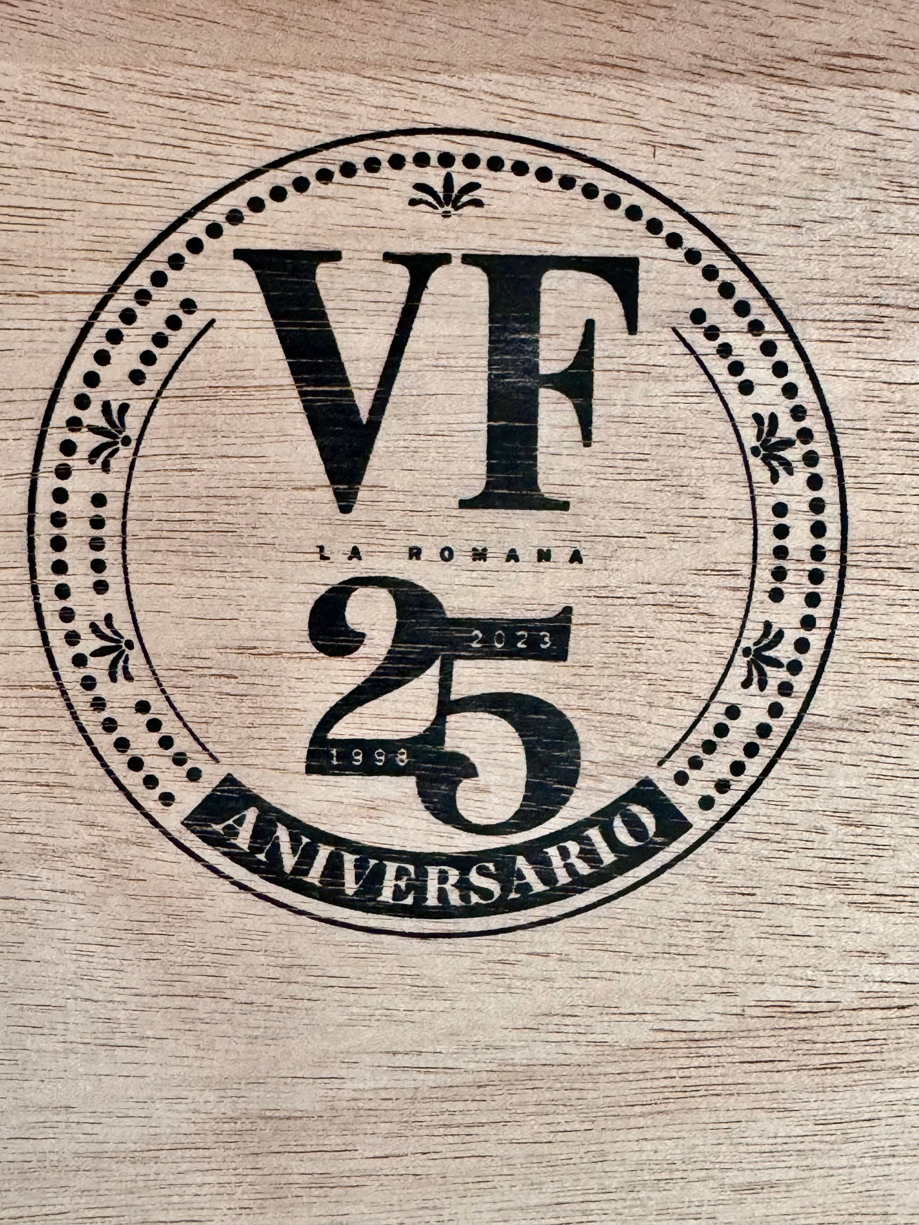 VegaFina 1998 25th Aniversario Cum Laude. Limited to 5,000 numbered boxes of 25 cigars