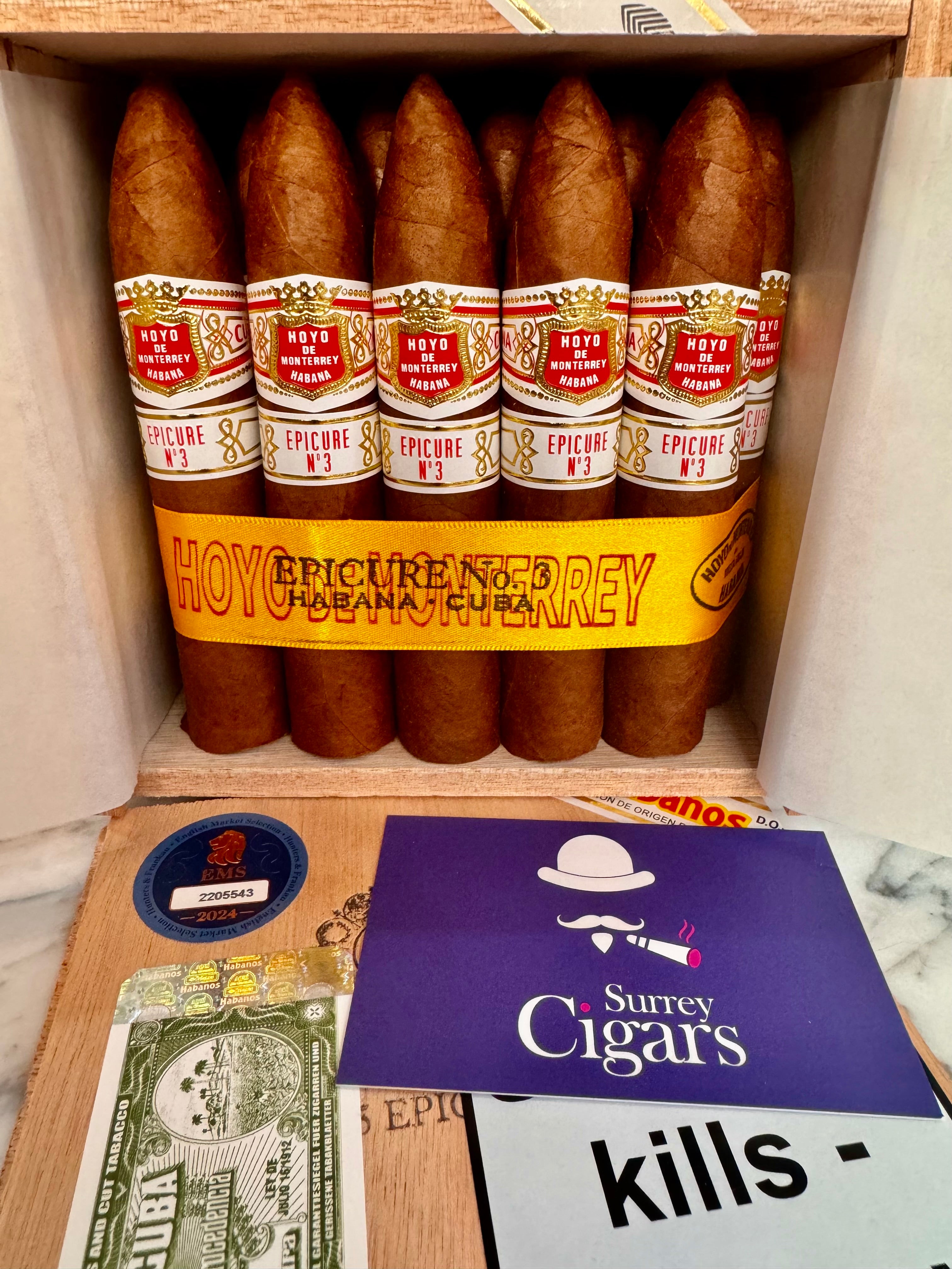 Hoyo de Monterrey Epicure No.3 cigar box with cigars and branding