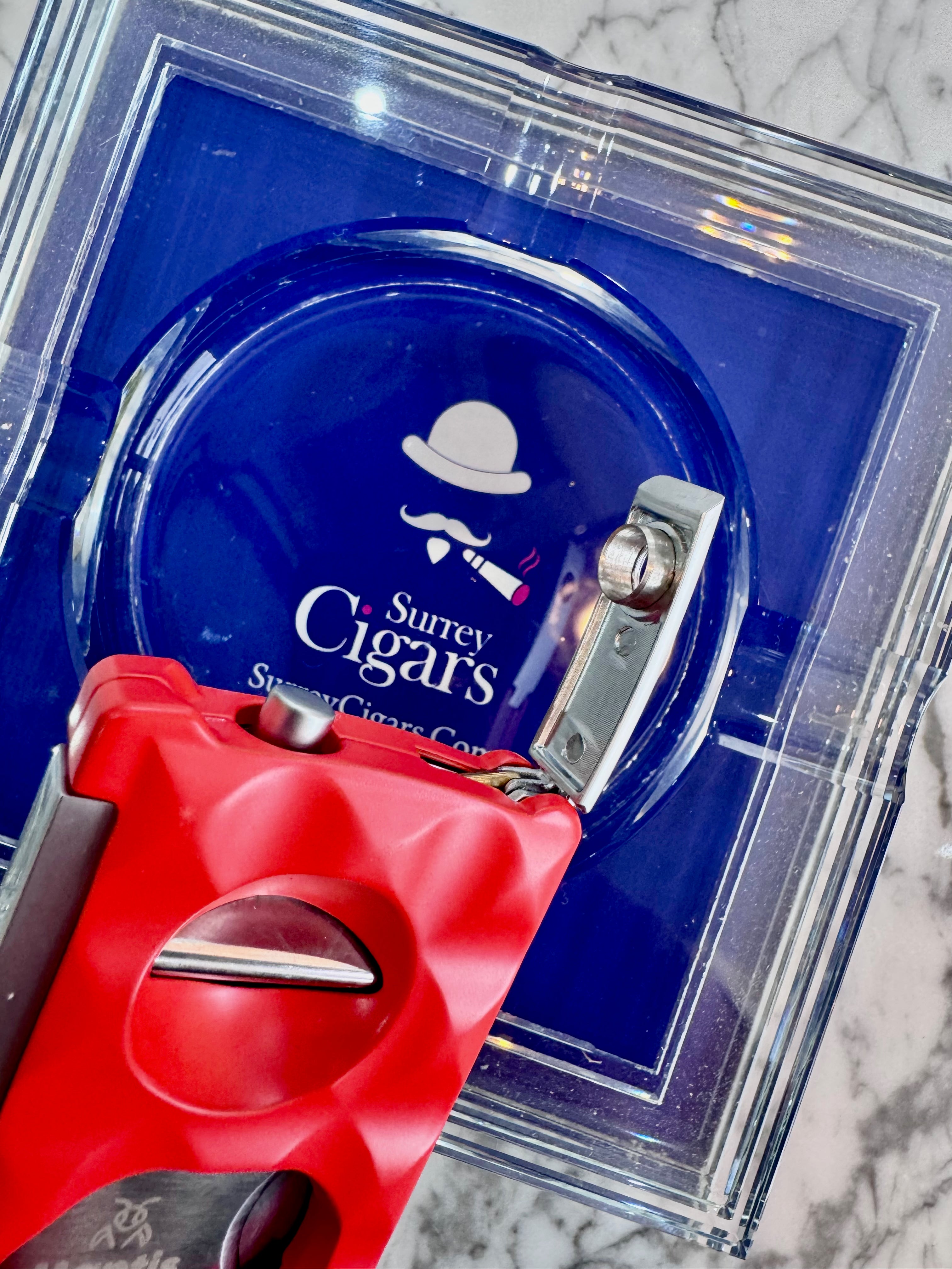 Mantis - Universal - 3 X Cigar Cutter - Straight Cut +  V-Cut + Punch Cutter in Red