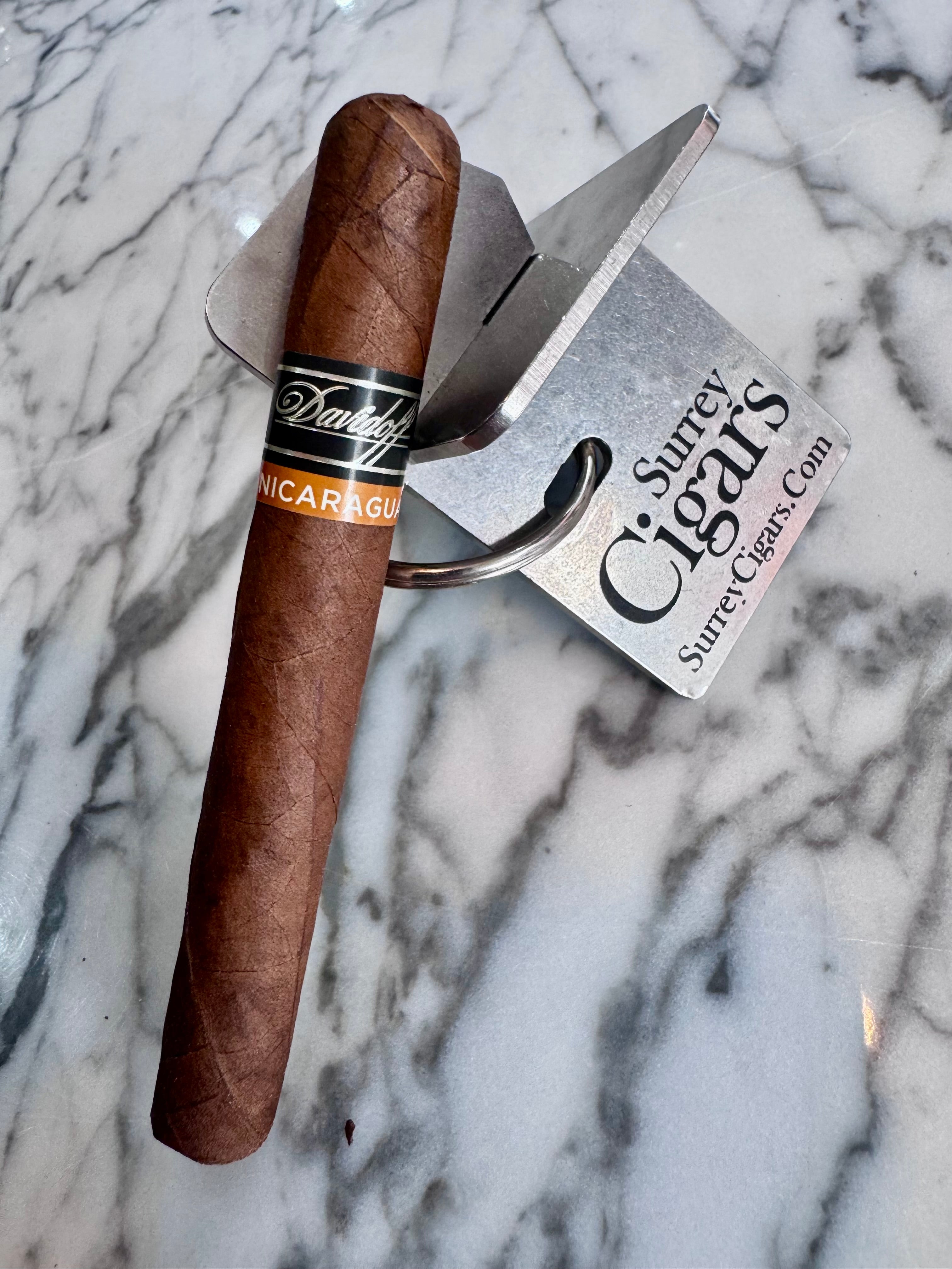 Davidoff Primeros Nicaragua Petit Panetela. Tin of 6 Cigars