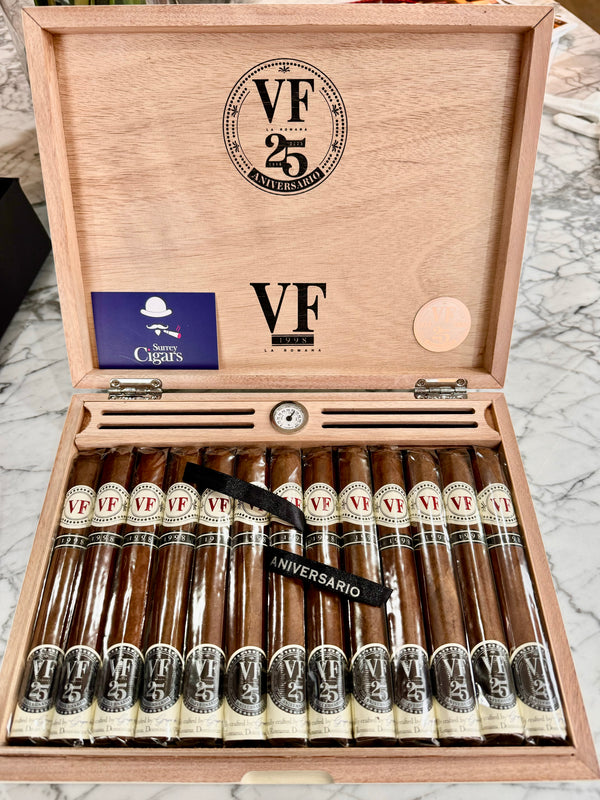 VegaFina 1998 25th Aniversario Cum Laude. Limited to 5,000 numbered boxes of 25 cigars