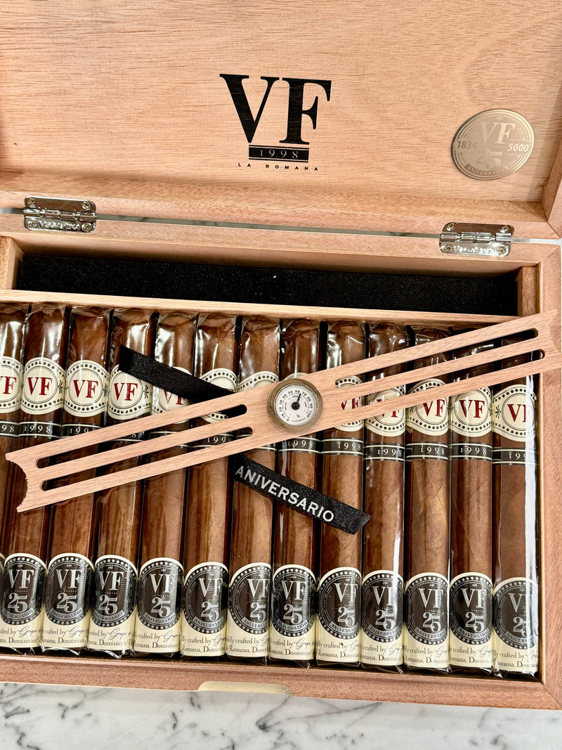 VegaFina 1998 25th Aniversario Cum Laude. Limited to 5,000 numbered boxes of 25 cigars