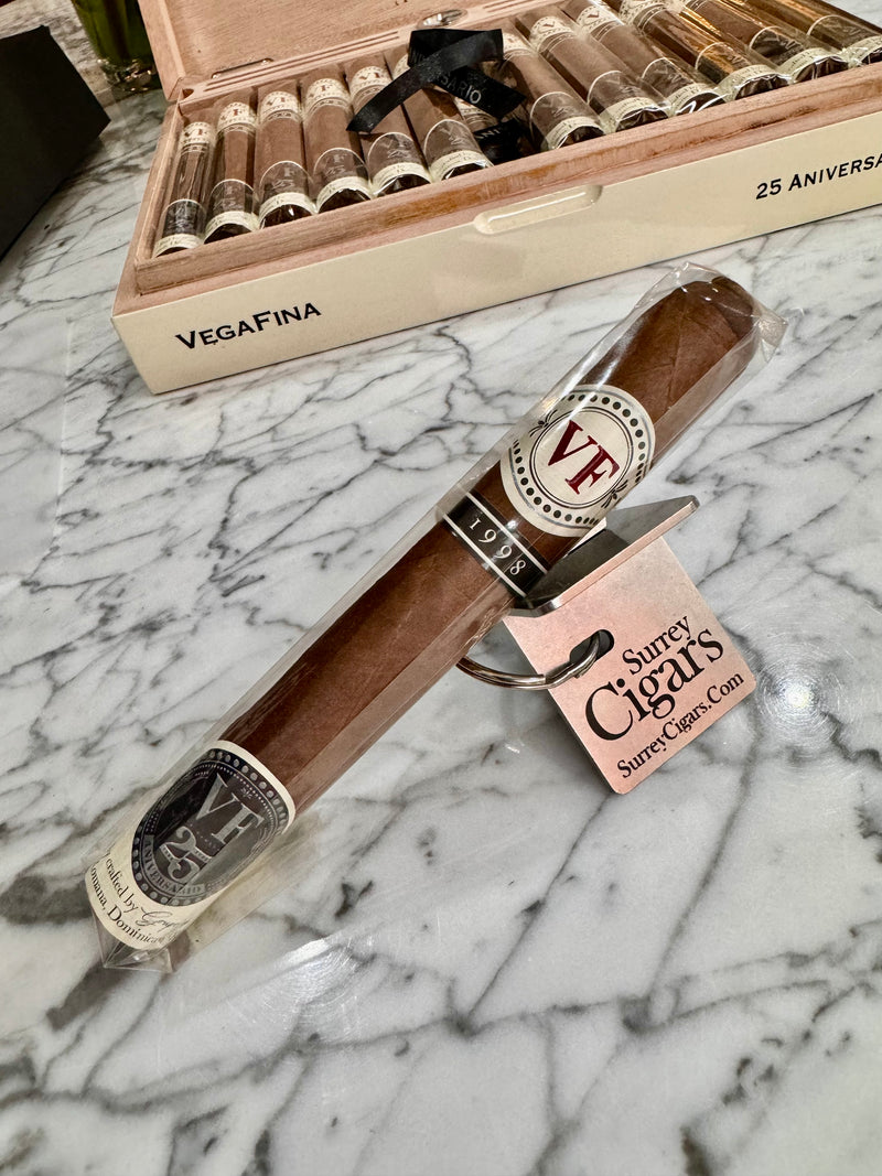 VegaFina 1998 25th Aniversario Cum Laude. Limited to 5,000 numbered boxes of 25 cigars